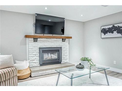 1825 Pattinson Crescent, Mississauga, ON - Indoor Photo Showing Living Room With Fireplace