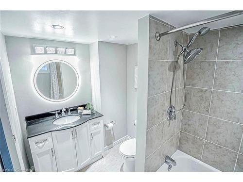 1825 Pattinson Crescent, Mississauga, ON - Indoor Photo Showing Bathroom