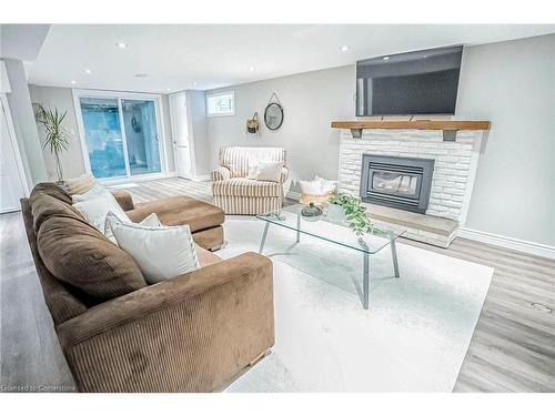 1825 Pattinson Crescent, Mississauga, ON - Indoor Photo Showing Living Room With Fireplace