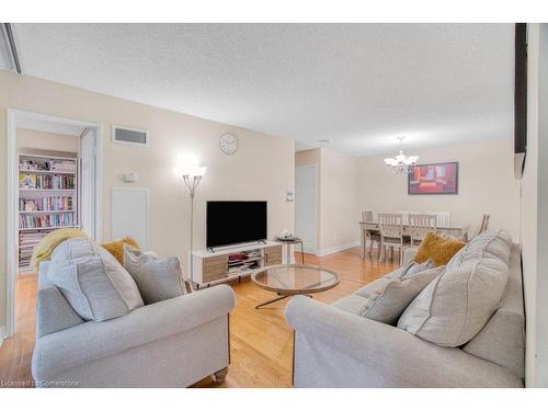 2107-156 Enfield Place, Mississauga, ON - Indoor Photo Showing Living Room