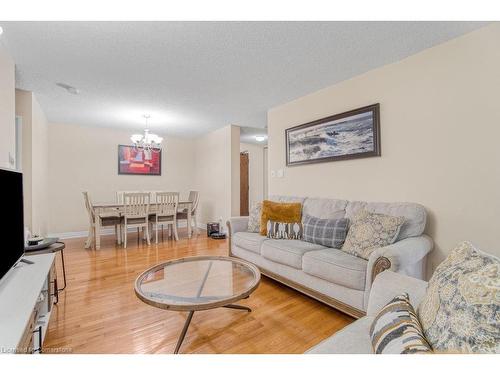 2107-156 Enfield Place, Mississauga, ON - Indoor Photo Showing Living Room