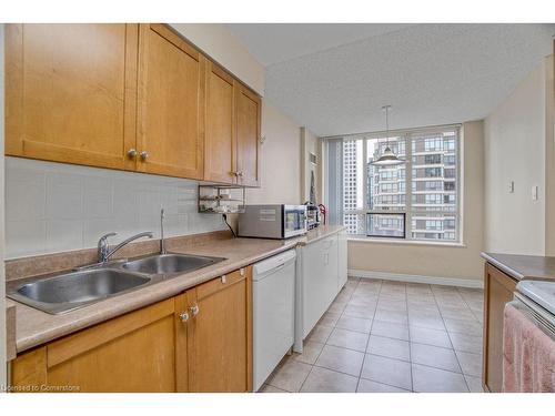 2107-156 Enfield Place, Mississauga, ON - Indoor Photo Showing Kitchen With Double Sink