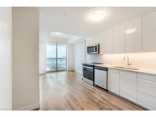 1101-60 Frederick Street E Street, Kitchener, ON - Indoor Photo Showing Kitchen With Double Sink