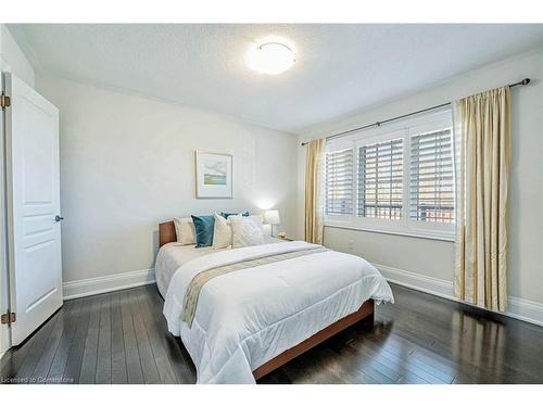 39 Lampman Crescent, Brampton, ON - Indoor Photo Showing Bedroom