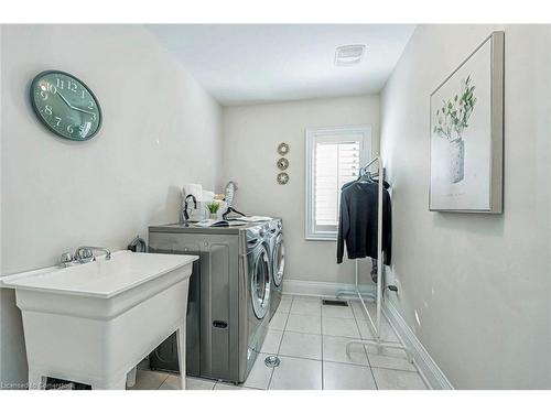 39 Lampman Crescent, Brampton, ON - Indoor Photo Showing Laundry Room