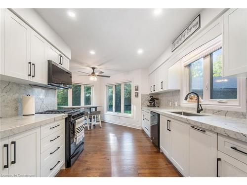 Burlington, ON - Indoor Photo Showing Kitchen With Upgraded Kitchen