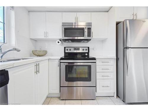 32-2508 Post Road Road, Oakville, ON - Indoor Photo Showing Kitchen With Upgraded Kitchen