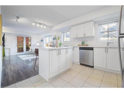 32-2508 Post Road Road, Oakville, ON - Indoor Photo Showing Kitchen