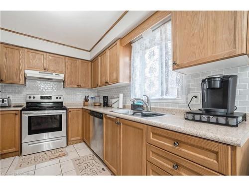 845 Fieldgate Circle, London, ON - Indoor Photo Showing Kitchen With Stainless Steel Kitchen With Double Sink