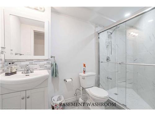 845 Fieldgate Circle, London, ON - Indoor Photo Showing Bathroom