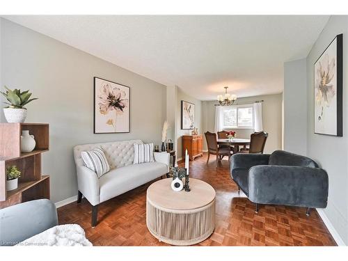 4273 Credit Pointe Drive, Mississauga, ON - Indoor Photo Showing Living Room