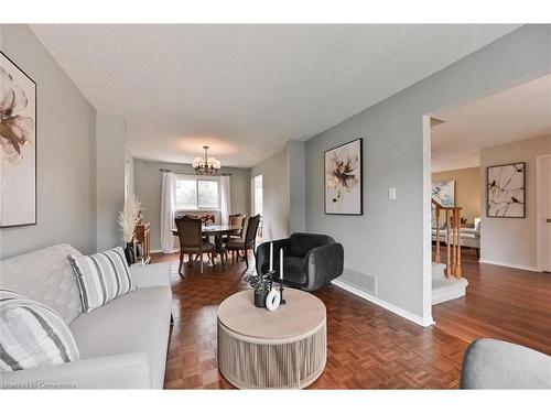 4273 Credit Pointe Drive, Mississauga, ON - Indoor Photo Showing Living Room