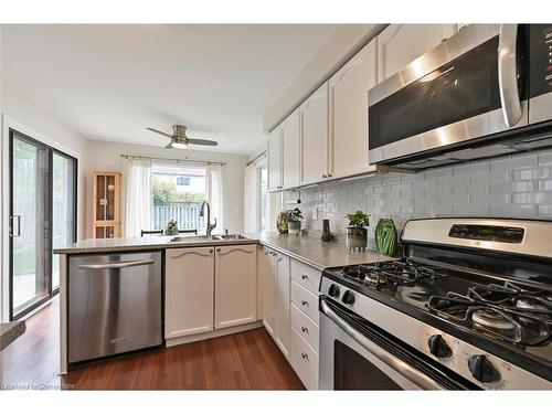 4273 Credit Pointe Drive, Mississauga, ON - Indoor Photo Showing Kitchen With Double Sink With Upgraded Kitchen