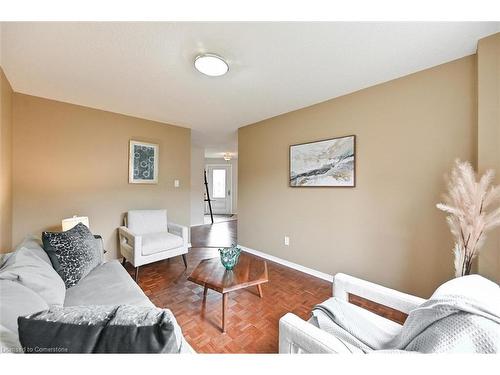 4273 Credit Pointe Drive, Mississauga, ON - Indoor Photo Showing Living Room