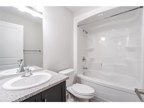 207 Louise Street, Welland, ON - Indoor Photo Showing Bathroom