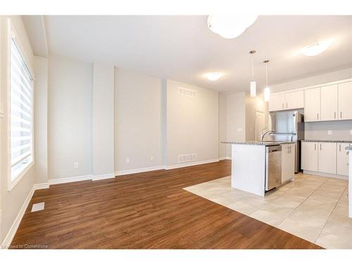 207 Louise Street, Welland, ON - Indoor Photo Showing Kitchen