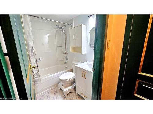 810-359 Geneva Street, St. Catharines, ON - Indoor Photo Showing Bathroom