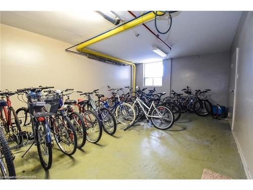 810-359 Geneva Street, St. Catharines, ON - Indoor Photo Showing Garage