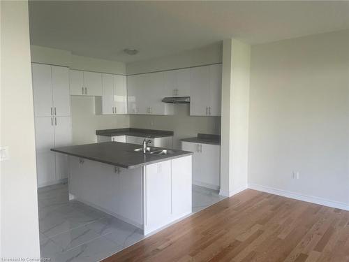 16 Tamworth Terrace, Barrie, ON - Indoor Photo Showing Kitchen