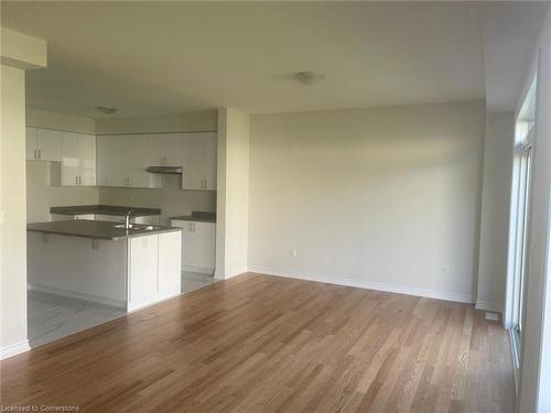 16 Tamworth Terrace, Barrie, ON - Indoor Photo Showing Kitchen