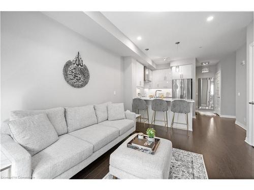 226-128 Grovewood Common, Oakville, ON - Indoor Photo Showing Living Room