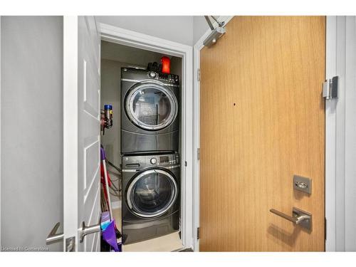 226-128 Grovewood Common, Oakville, ON - Indoor Photo Showing Laundry Room