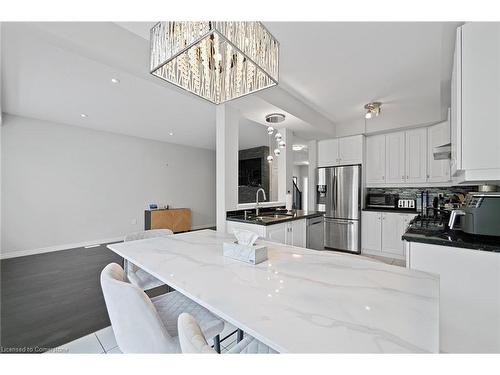 184 Pumpkin Pass, Hamilton, ON - Indoor Photo Showing Kitchen