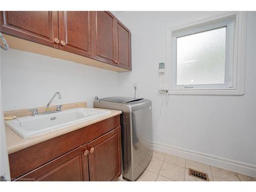 656 Geneva Street, St. Catharines, ON - Indoor Photo Showing Laundry Room