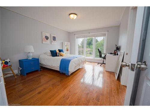 656 Geneva Street, St. Catharines, ON - Indoor Photo Showing Bedroom