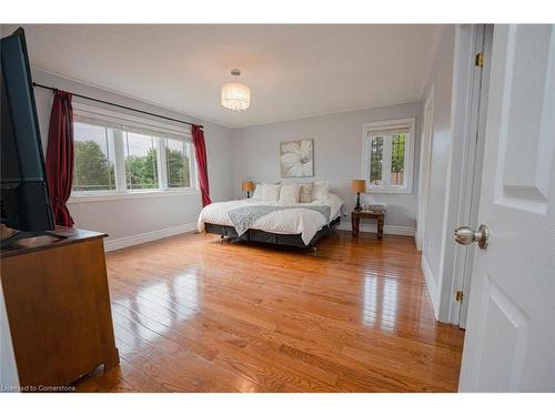 656 Geneva Street, St. Catharines, ON - Indoor Photo Showing Bedroom