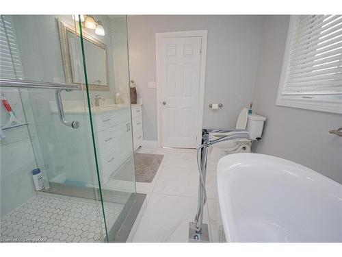 656 Geneva Street, St. Catharines, ON - Indoor Photo Showing Bathroom