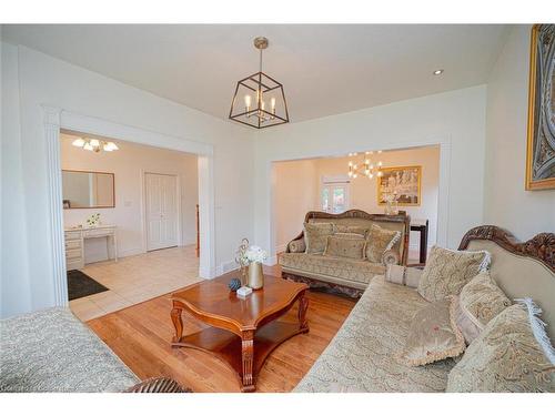 656 Geneva Street, St. Catharines, ON - Indoor Photo Showing Living Room