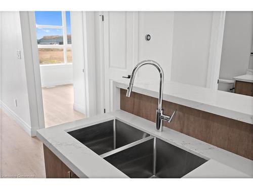 33-73 Warren Trail, Welland, ON - Indoor Photo Showing Kitchen With Double Sink