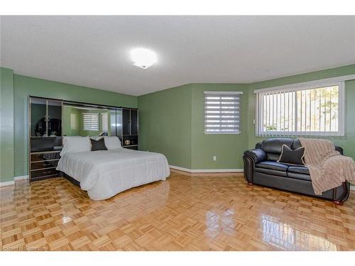 1617 Bristol Road W, Mississauga, ON - Indoor Photo Showing Bedroom