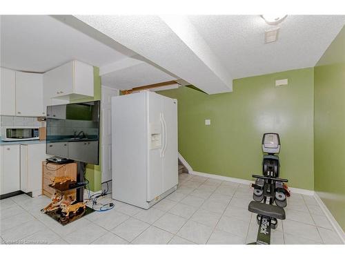 1617 Bristol Road W, Mississauga, ON - Indoor Photo Showing Kitchen