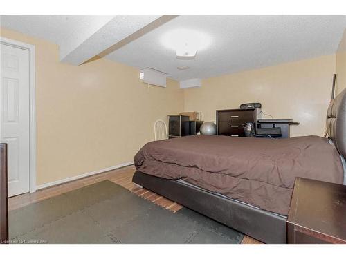 1617 Bristol Road W, Mississauga, ON - Indoor Photo Showing Bedroom