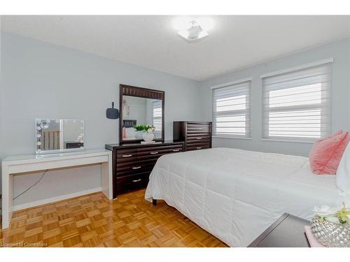 1617 Bristol Road W, Mississauga, ON - Indoor Photo Showing Bedroom