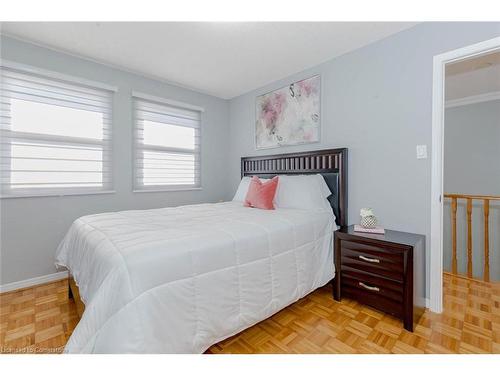 1617 Bristol Road W, Mississauga, ON - Indoor Photo Showing Bedroom