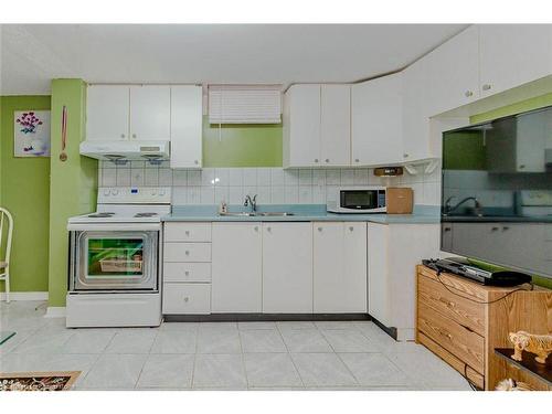 1617 Bristol Road W, Mississauga, ON - Indoor Photo Showing Kitchen With Double Sink