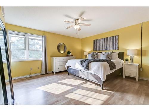 157-1951 Rathburn Road E, Mississauga, ON - Indoor Photo Showing Bedroom