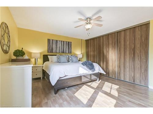 157-1951 Rathburn Road E, Mississauga, ON - Indoor Photo Showing Bedroom