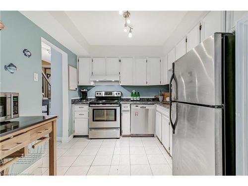 157-1951 Rathburn Road E, Mississauga, ON - Indoor Photo Showing Kitchen