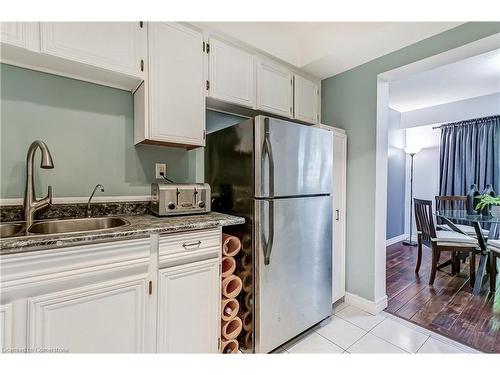 157-1951 Rathburn Road E, Mississauga, ON - Indoor Photo Showing Kitchen With Double Sink