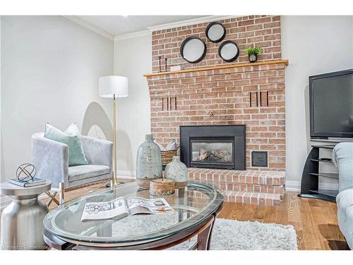 118 Parkedge Street, Guelph/Eramosa, ON - Indoor Photo Showing Living Room With Fireplace