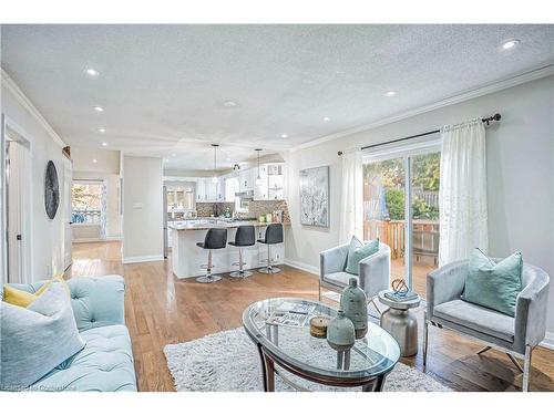 118 Parkedge Street, Guelph/Eramosa, ON - Indoor Photo Showing Living Room