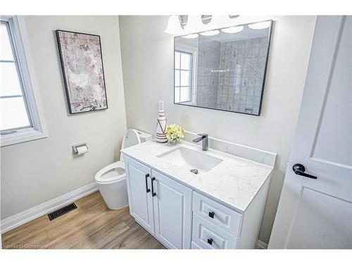 118 Parkedge Street, Guelph/Eramosa, ON - Indoor Photo Showing Bathroom