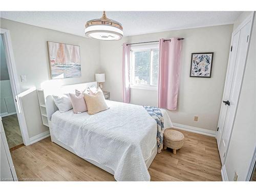 118 Parkedge Street, Guelph/Eramosa, ON - Indoor Photo Showing Bedroom