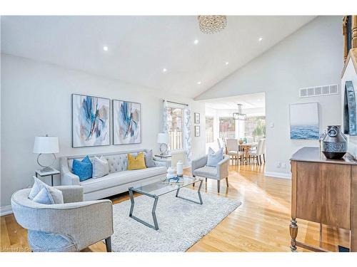 118 Parkedge Street, Guelph/Eramosa, ON - Indoor Photo Showing Living Room