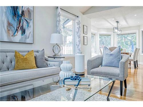 118 Parkedge Street, Guelph/Eramosa, ON - Indoor Photo Showing Living Room