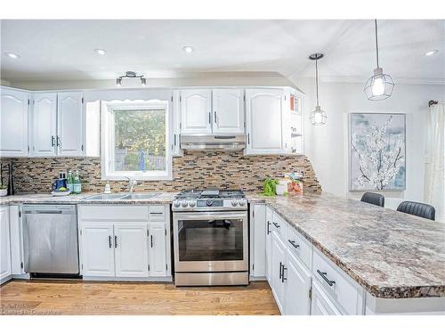 118 Parkedge Street, Guelph/Eramosa, ON - Indoor Photo Showing Kitchen With Double Sink With Upgraded Kitchen